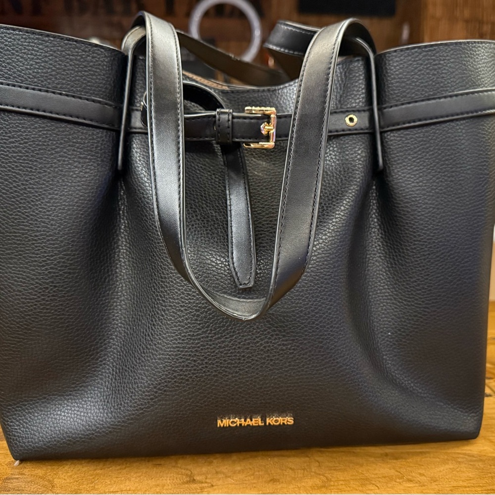 Michael Kors Black Leather Tote with Structured Design